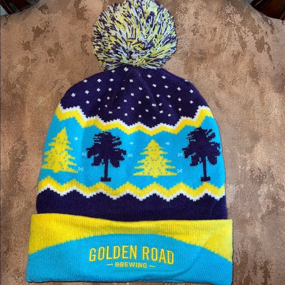 Like new 💜💛💙 adult Unisex Knit fleece lined beanie pom-pom hat